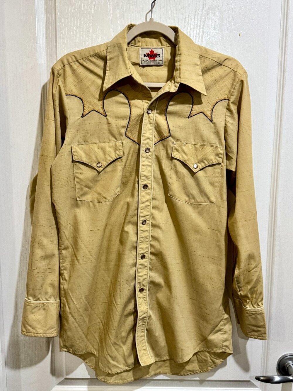 Vintage 70s/80s MWG Western Shirt w embroidered Yoke and pearl snaps men's large